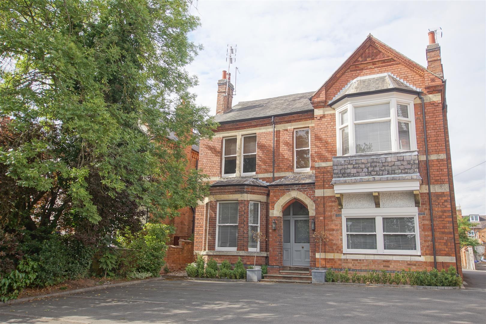 44 Warwick New Road, Leamington Spa, Warwickshire 1